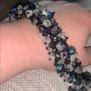 🛑😱Beaded bracelet. Magnetic snap closure. Fun!!!